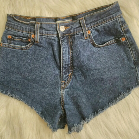 LEVI'S | Highwaisted Cheeky Denim Shorts! - Picture 3 of 7